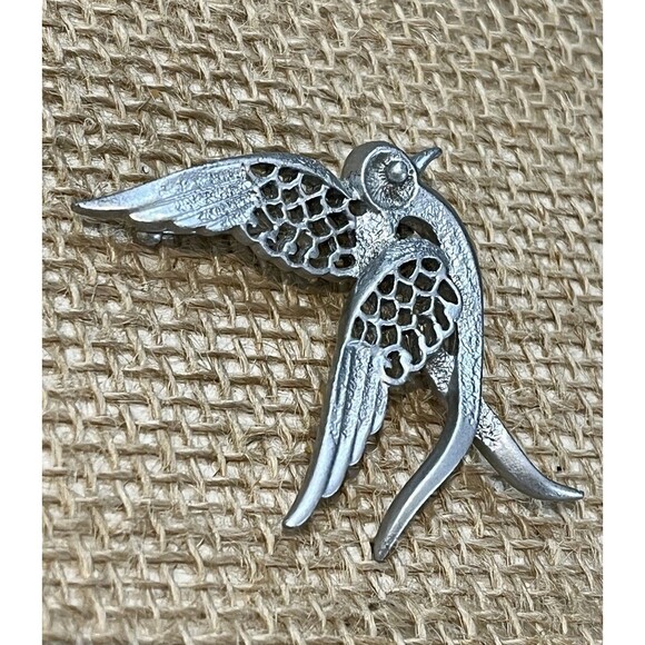 Vintage Sarah Coventry Openwork Silver Tone Dove Bird Pin Brooch - Picture 4 of 8